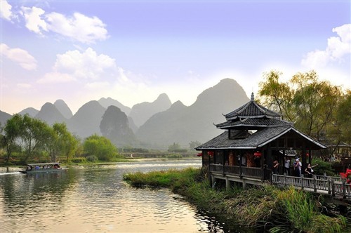 【夏令营】＜桂林漓江-古东森林瀑布-英语角阳朔-北海渔家乐-海南三亚-天涯海角双卧单船10日＞