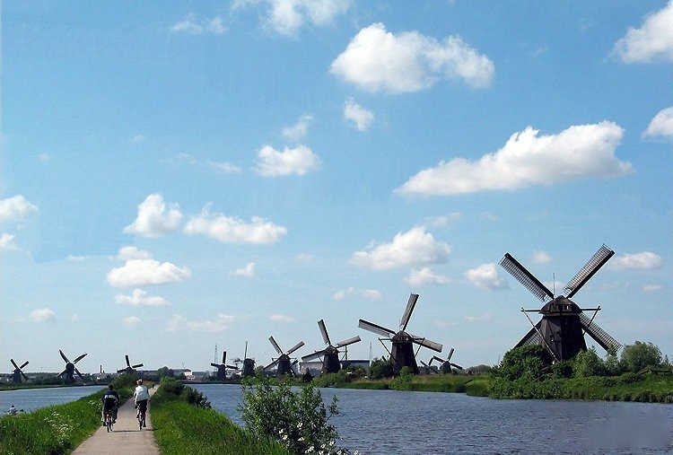 小孩堤防风车村201308101709