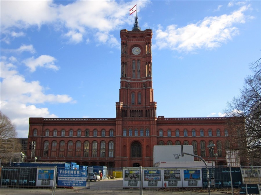 红色市政厅20130810494