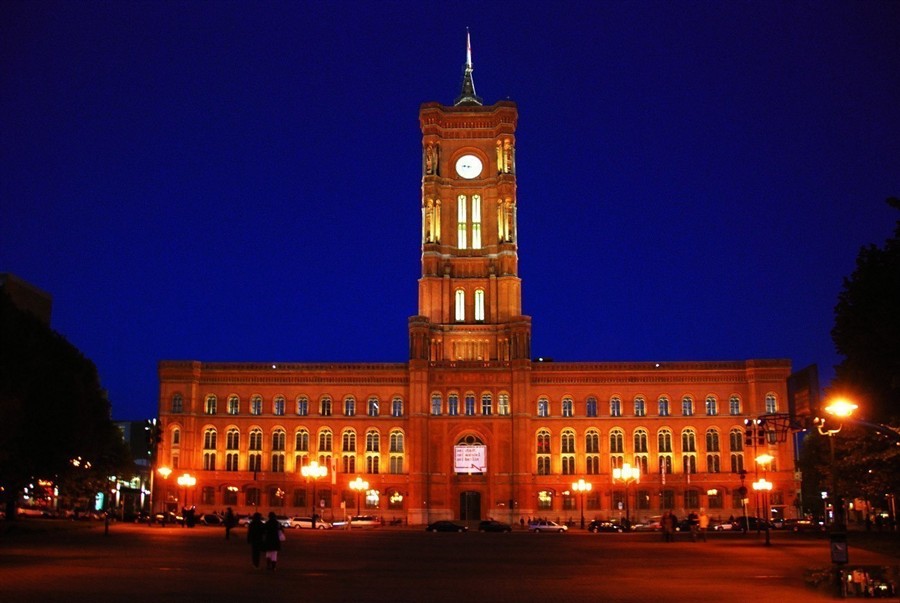 红色市政厅20130810498