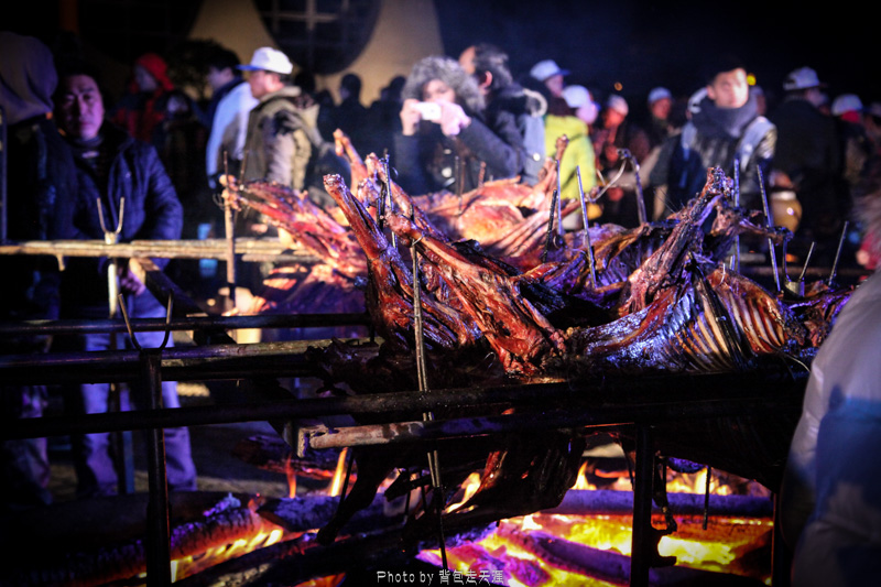 【彩钻】汽车 九寨沟-牟尼沟3日游>赠送烤羊 晚会