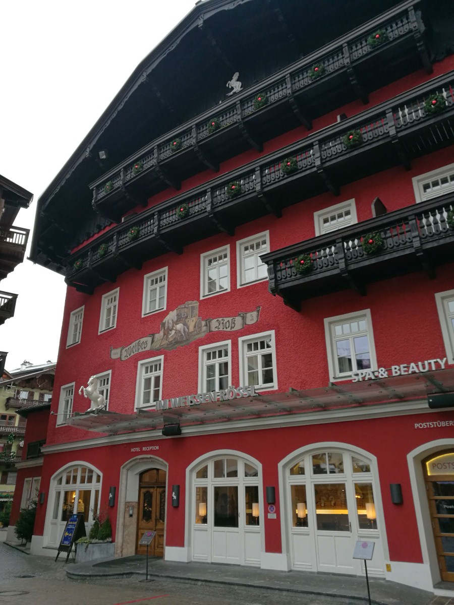 圣沃夫冈湖区白马庄园酒店